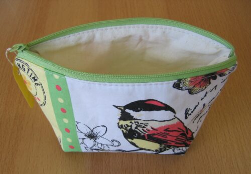 Kosmetiktäschchen weiß/grün mit Vogel und Schmetterling