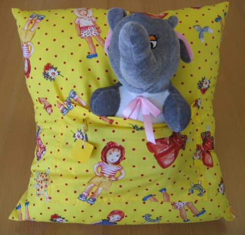 Trostkissen gelb mit Tasche und Elefant