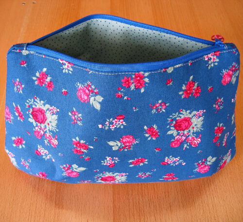 Kosmetiktasche Baumwolle dunkelblau mit Blumen