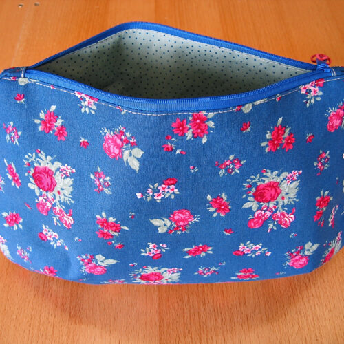 Kosmetiktasche Baumwolle dunkelblau mit Blumen