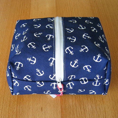 Kosmetiktasche "Boxy Bag" Baumwolle blau mit weißen Ankern