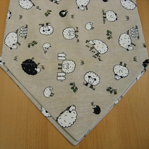 Tischläufer (sF) Canvas natur (Leinenlook) mit weißen und schwarzen Schafen (40x140)